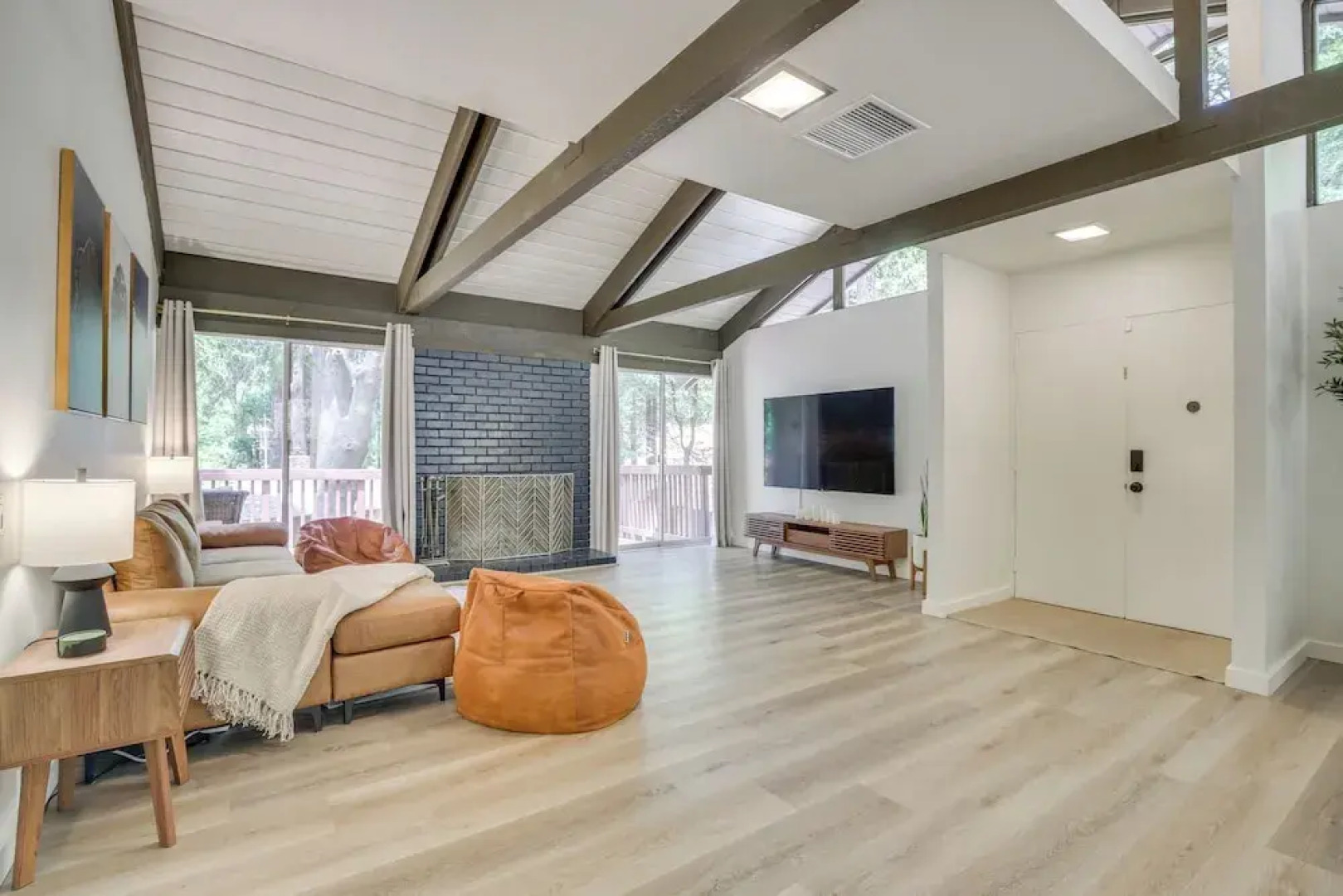 3 Mi to Lake Arrowhead: Cabin w/ Furnished Deck!