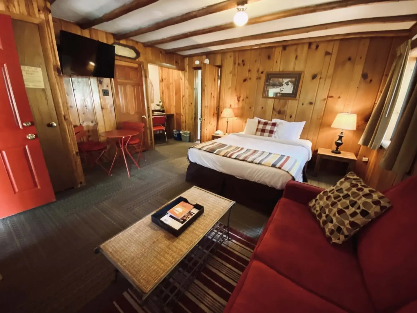 Foot of the Mountain Motel