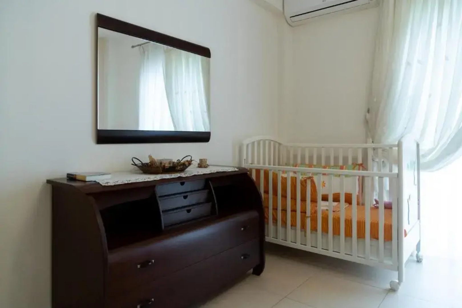 Rose's House (Near Airport)