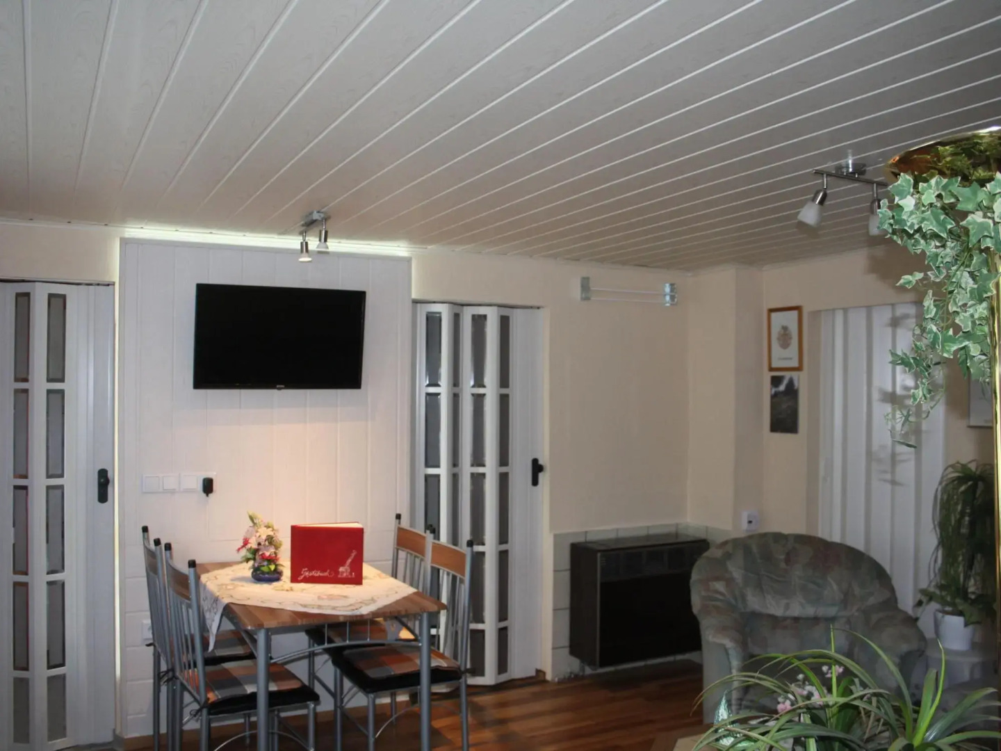 Heatable Pool Retreat