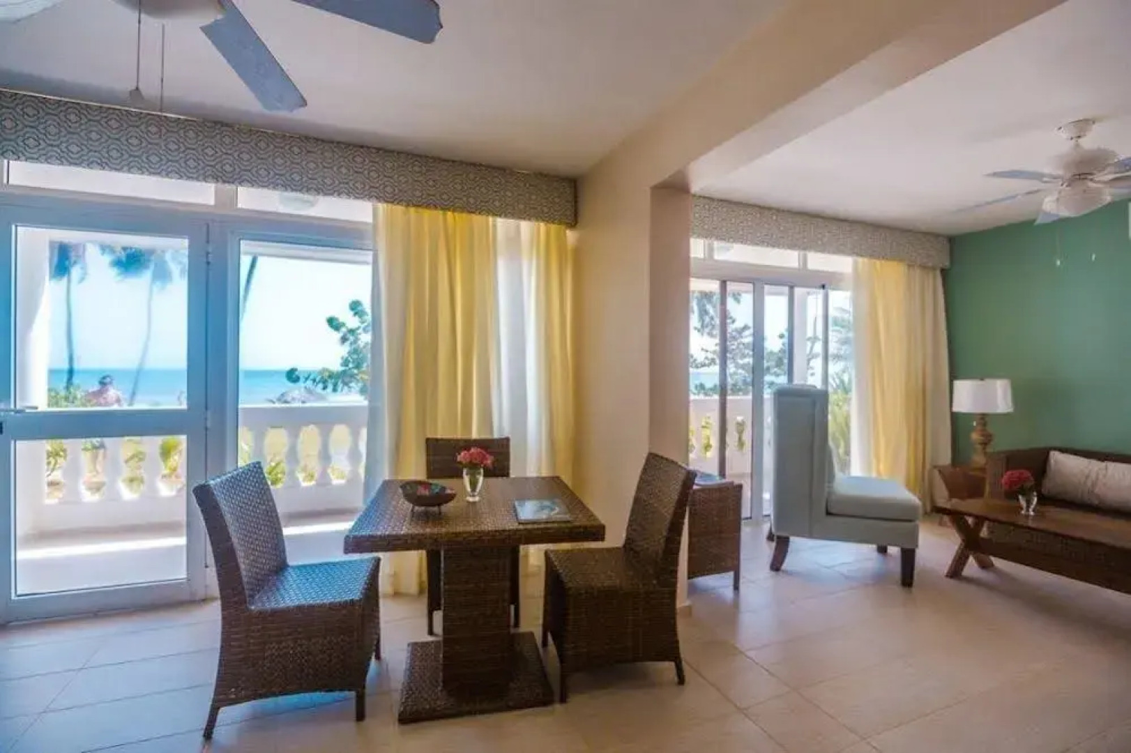Las Canas Beach Retreat