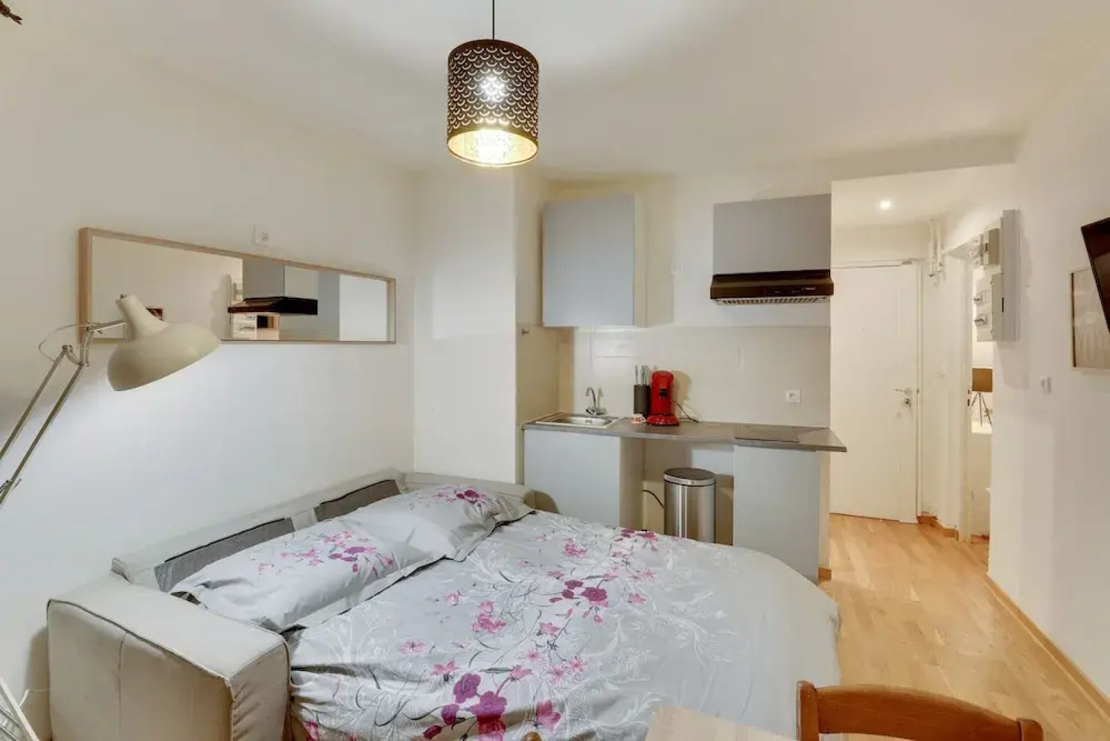 T2 4 People Near Paris Vincennes