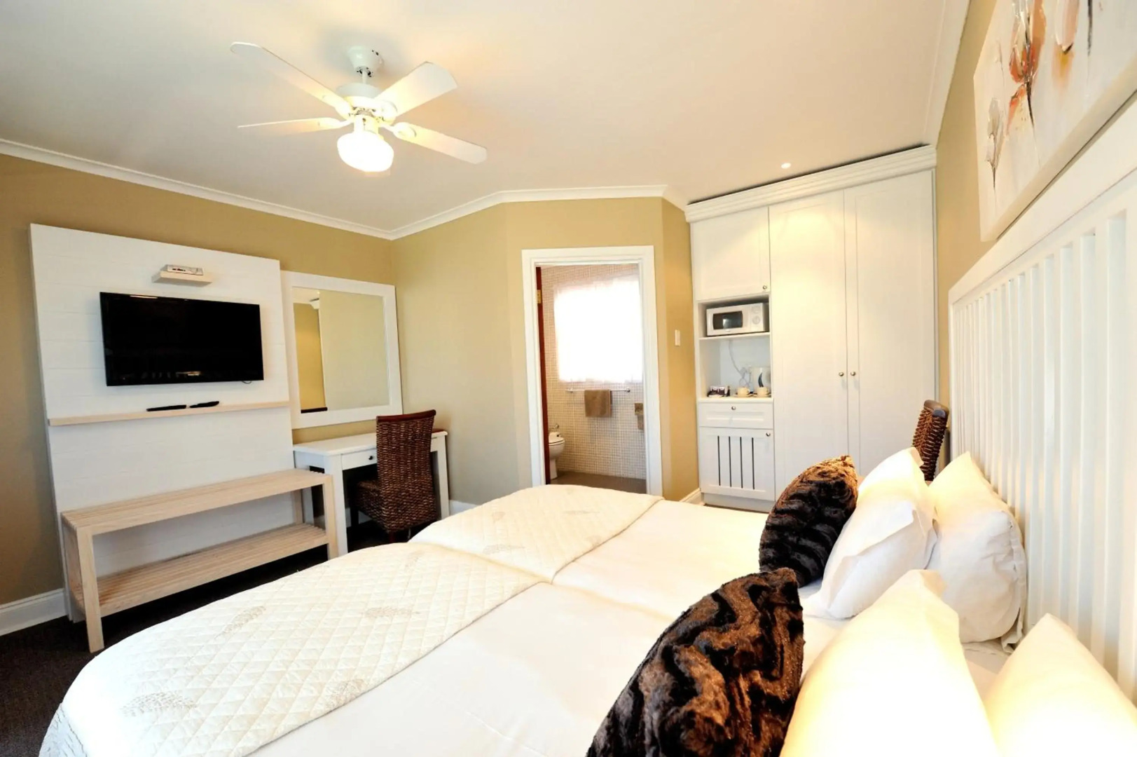 Beachwalk Bed and Breakfast