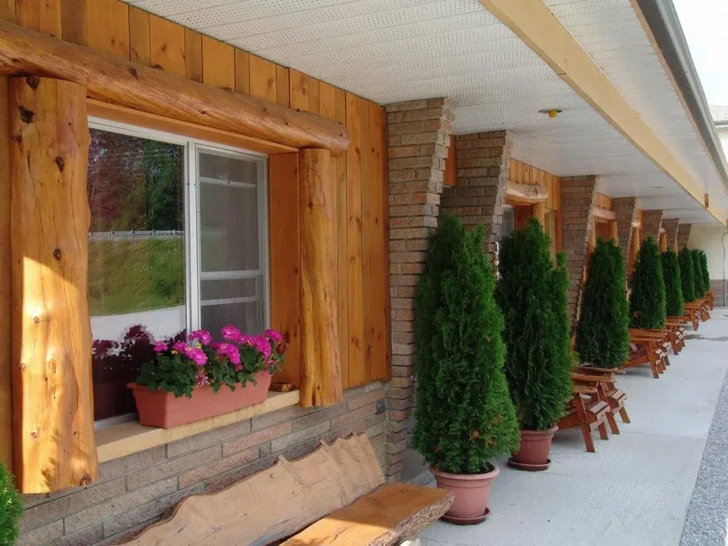 The Highlands Motel & Lodge