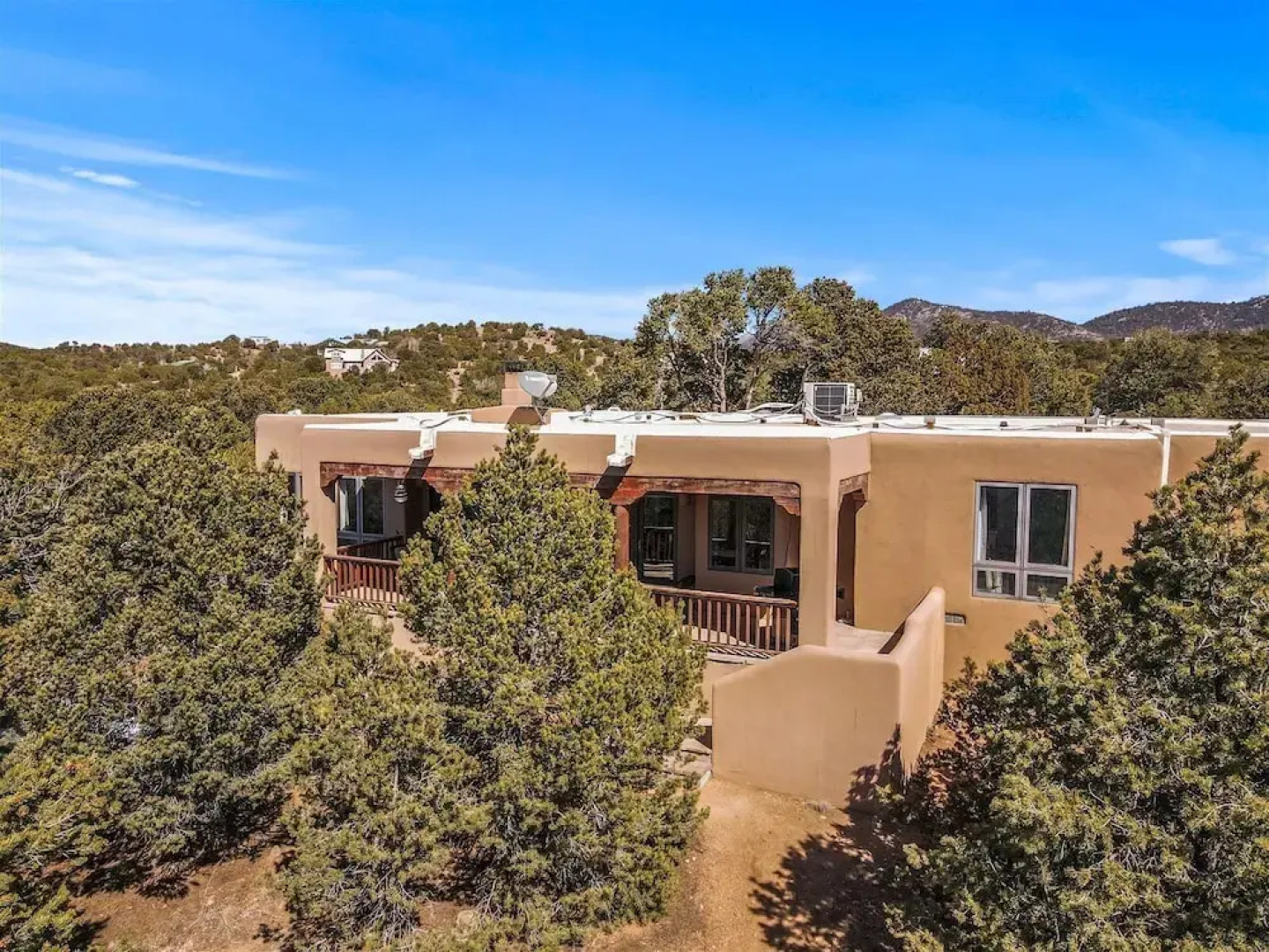 Sunlit Pines - Tucked in the Trees, Private Escape, Easy Drive to Plaza - NEW Listing