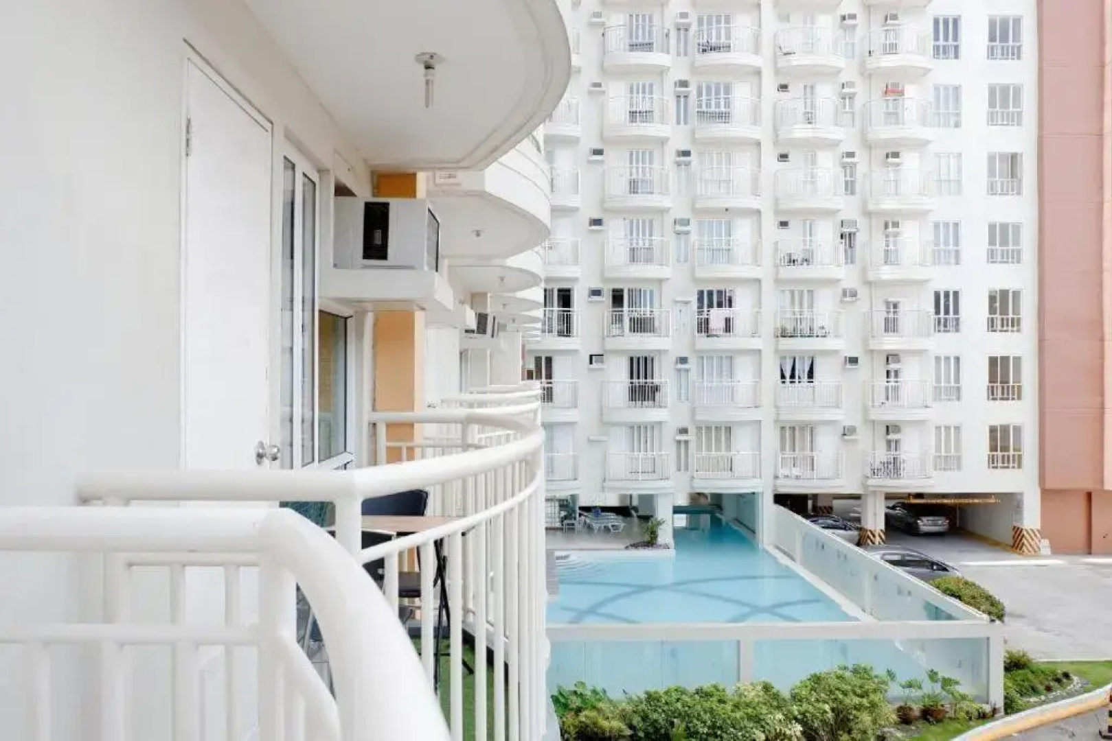 Cityland Taal Lake Staycation-Family Suite & Studio