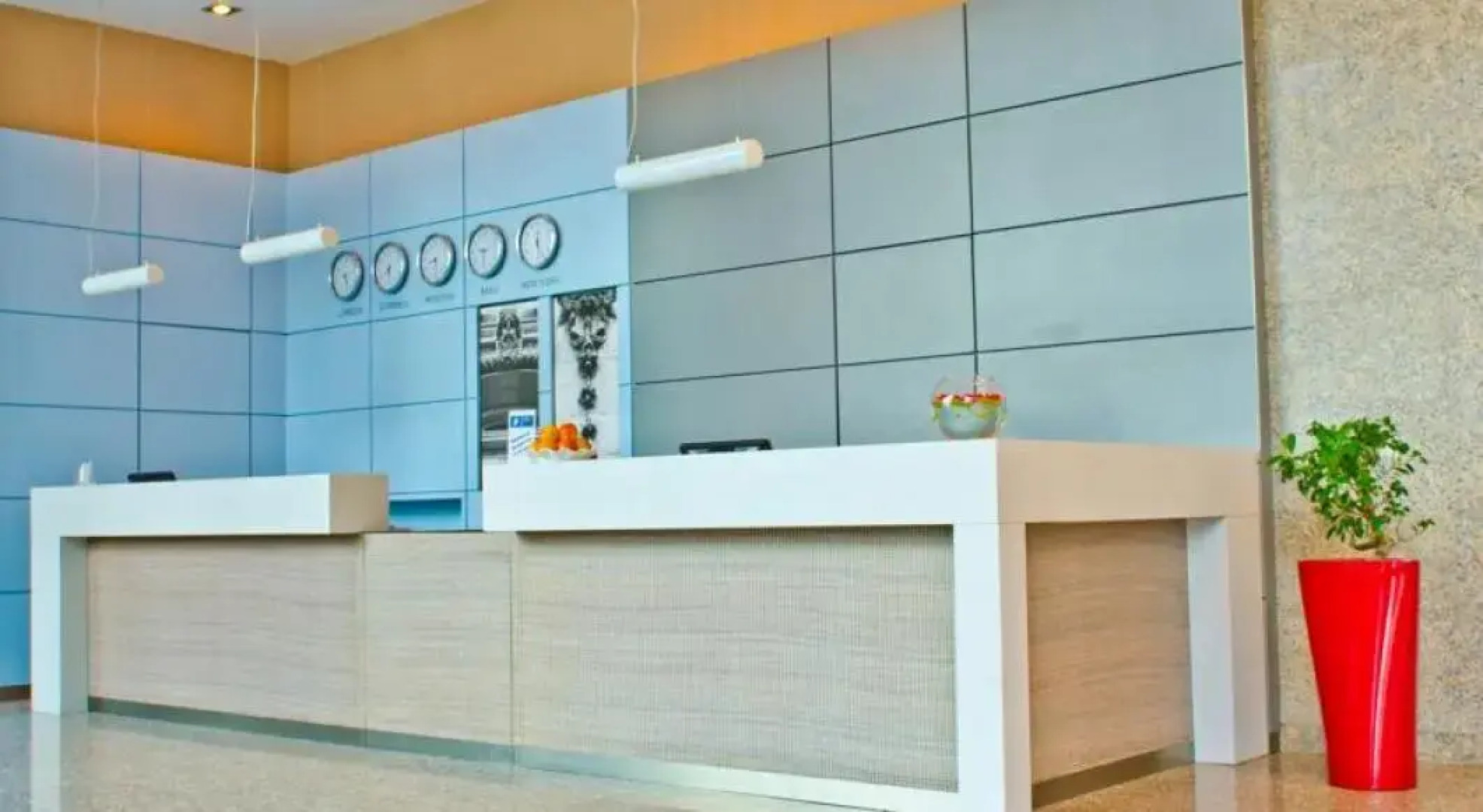 Отель Chirag Plaza Hotel & Business Center