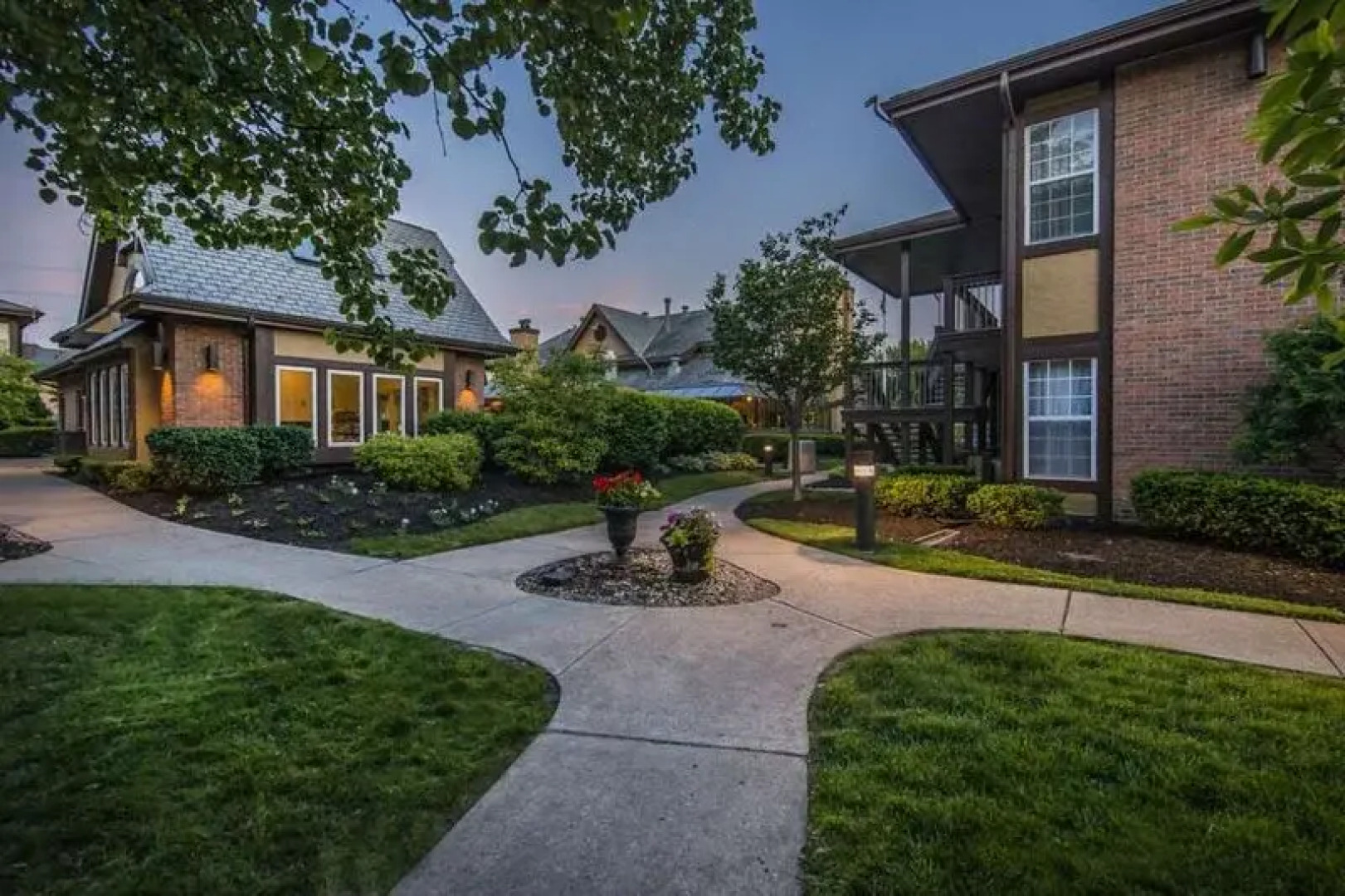 Cloverleaf Residence Suites