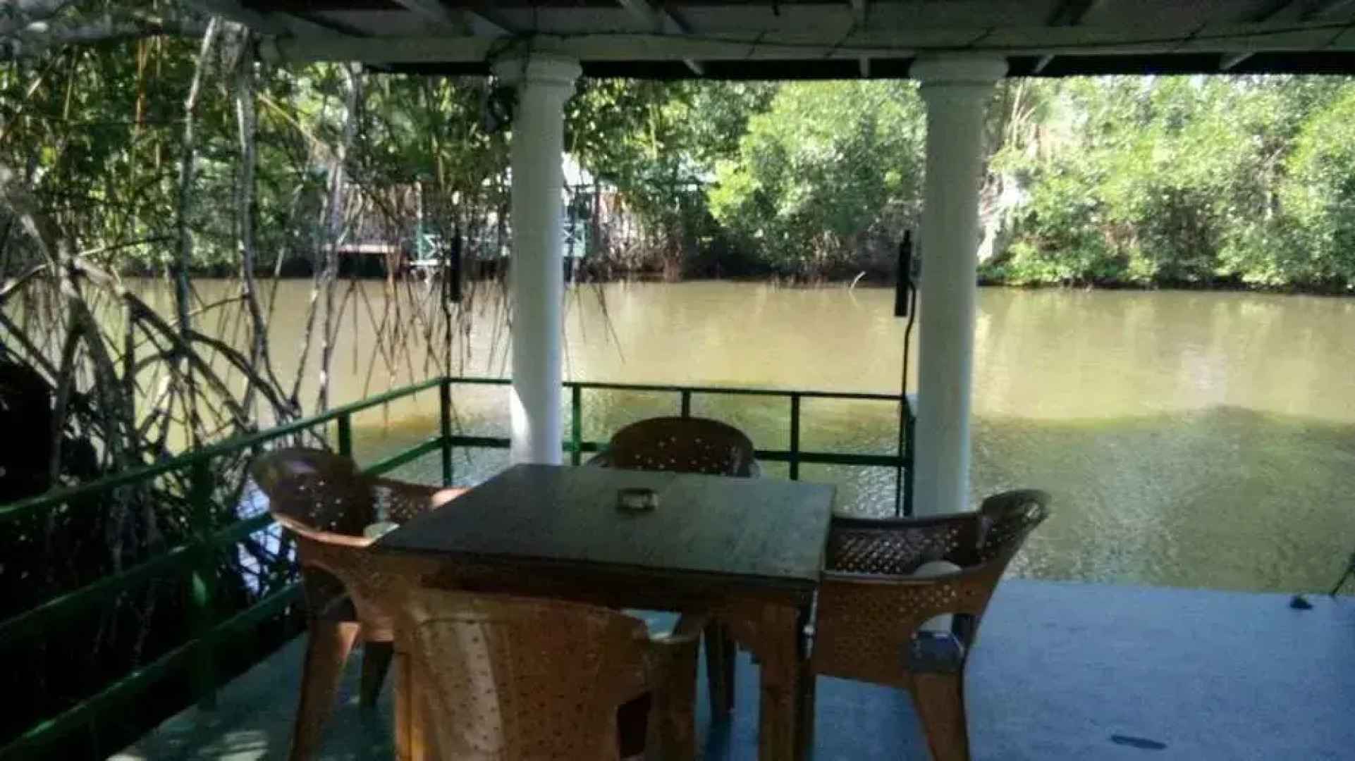 Mangroven River View Hotel