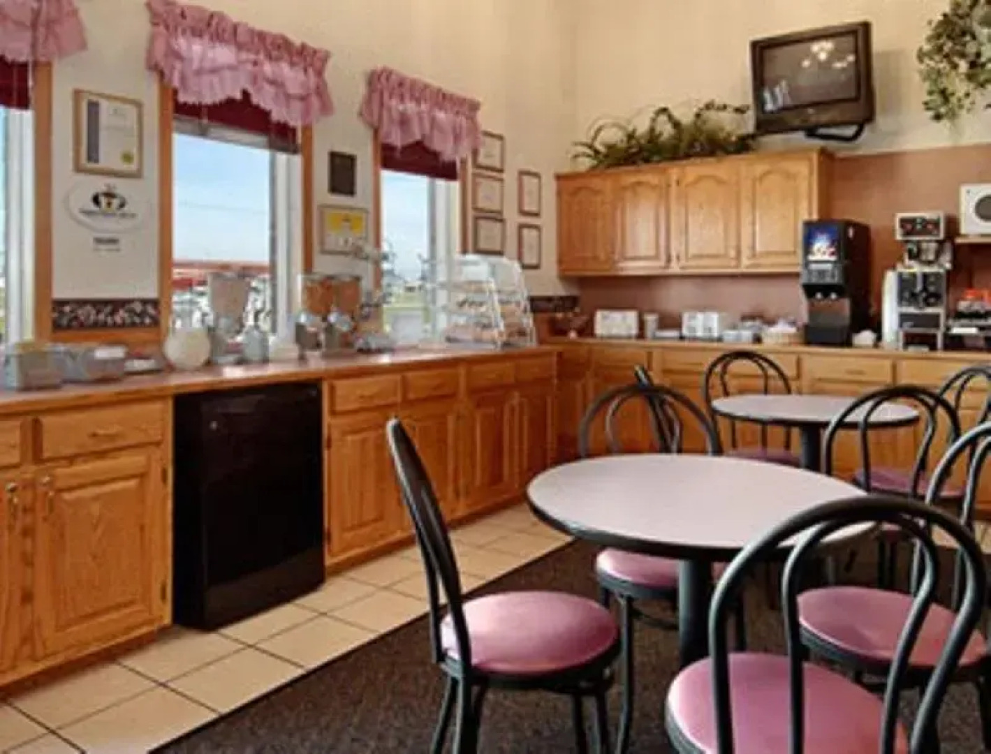 Super 8 by Wyndham Kingdom City