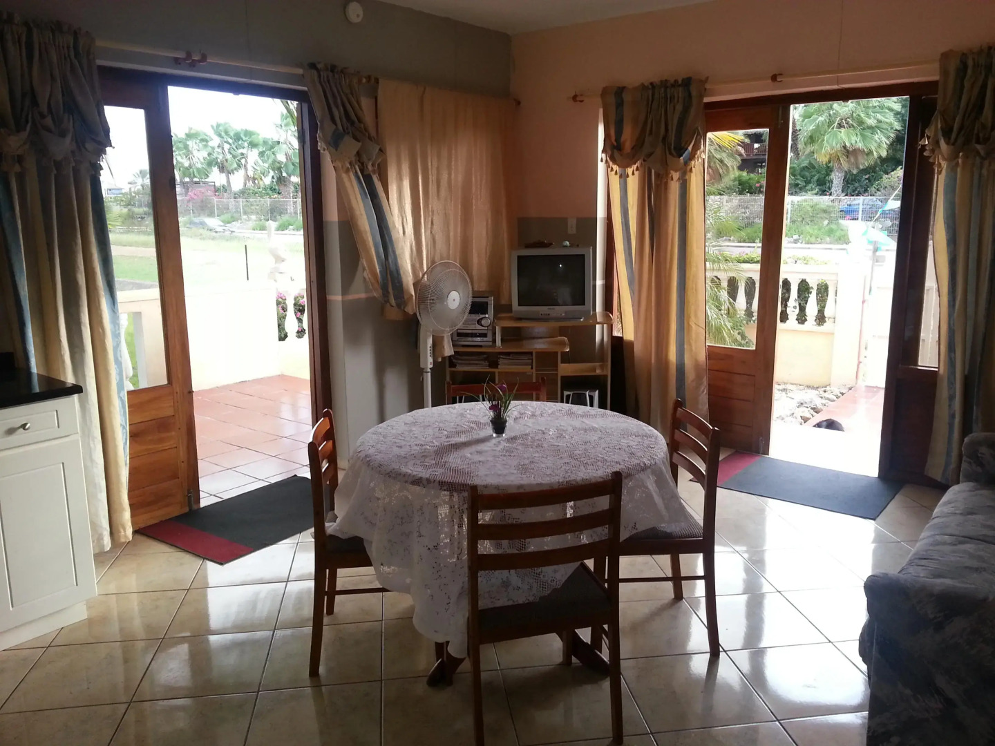 Sea Horizon Apartments (across from Mambo Beach)