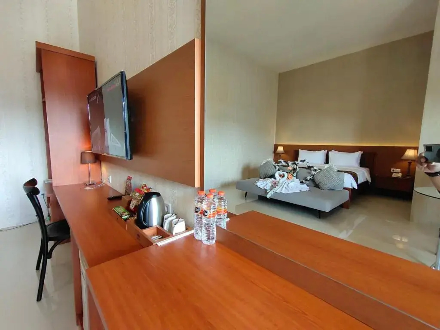 Dreamland Hotel And Lounge