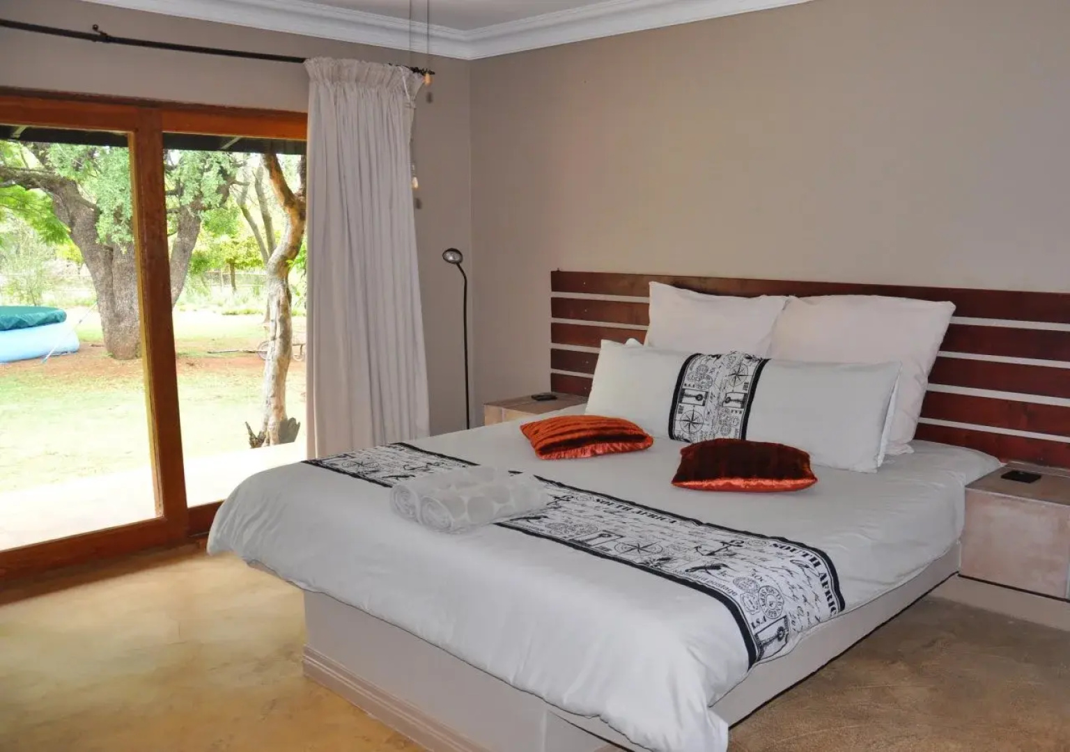 Ukutula Lodge & Game Reserve