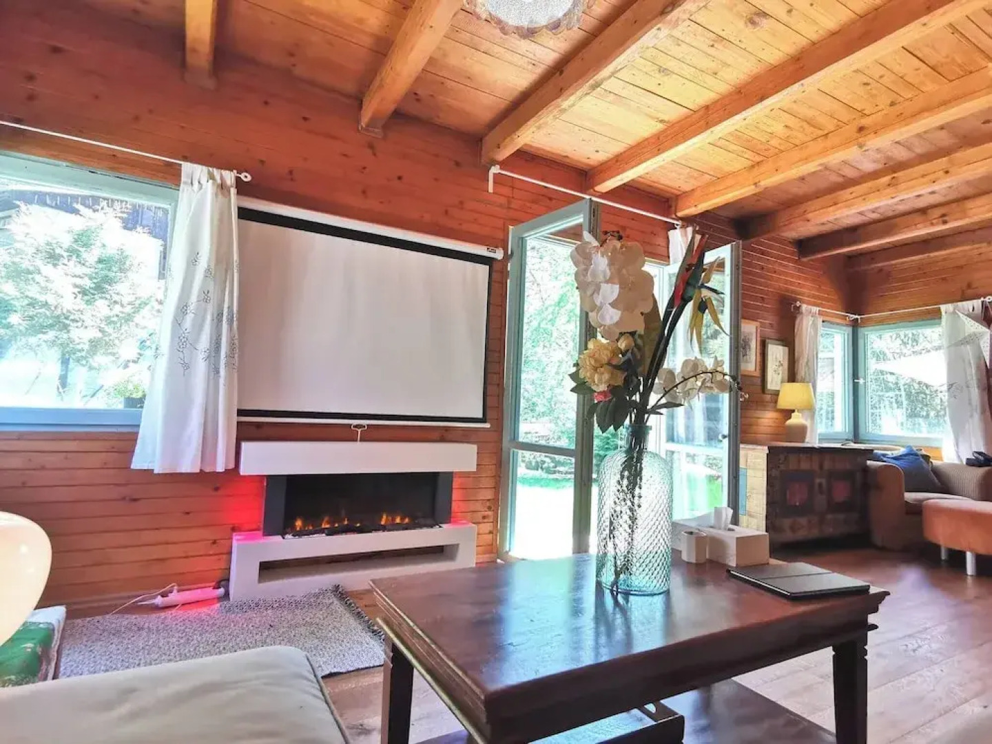 Sunny Wooden House on Creek, 30 Minutes Prague