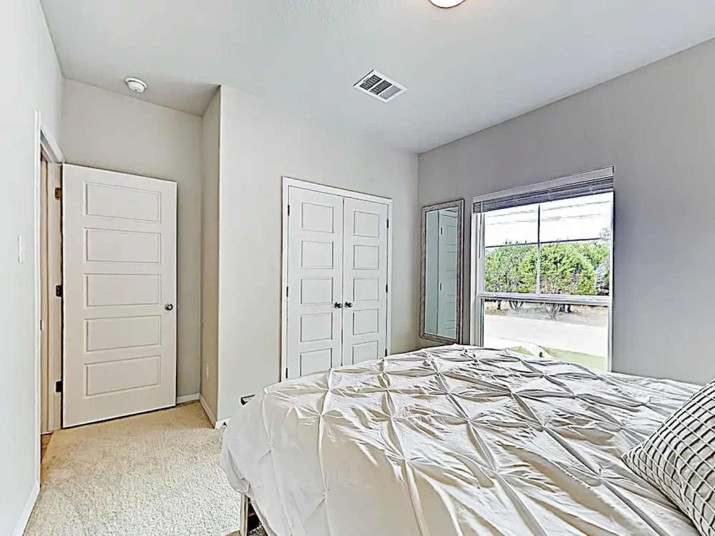 New Listing! Brand-new Hideaway Near Lakeside Fun 4 Bedroom Home