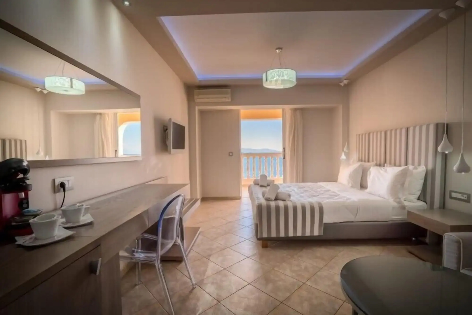 Balcony Hotel - Adults Only