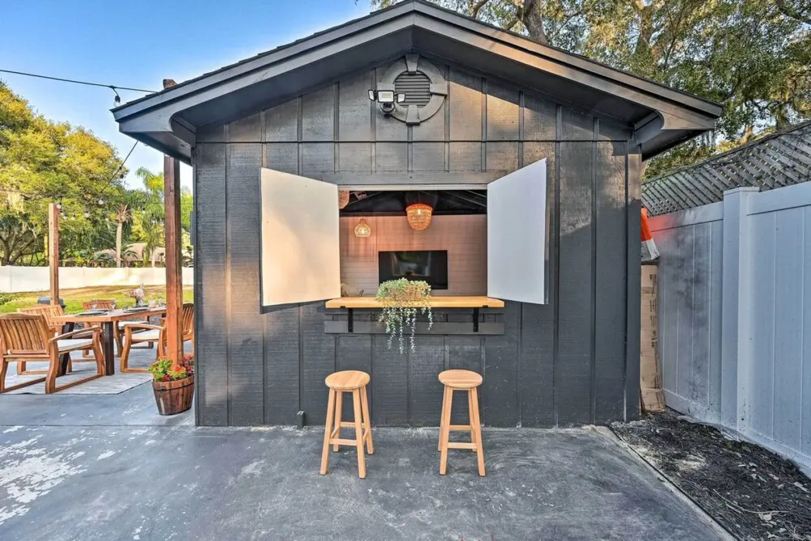 Luxe Brandon Oasis w/ Private Pool & Hot Tub!