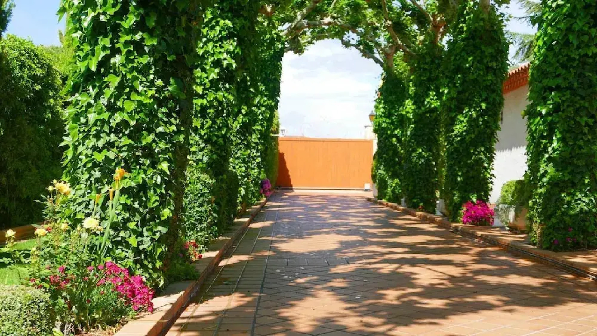 Villamercedes Paradise