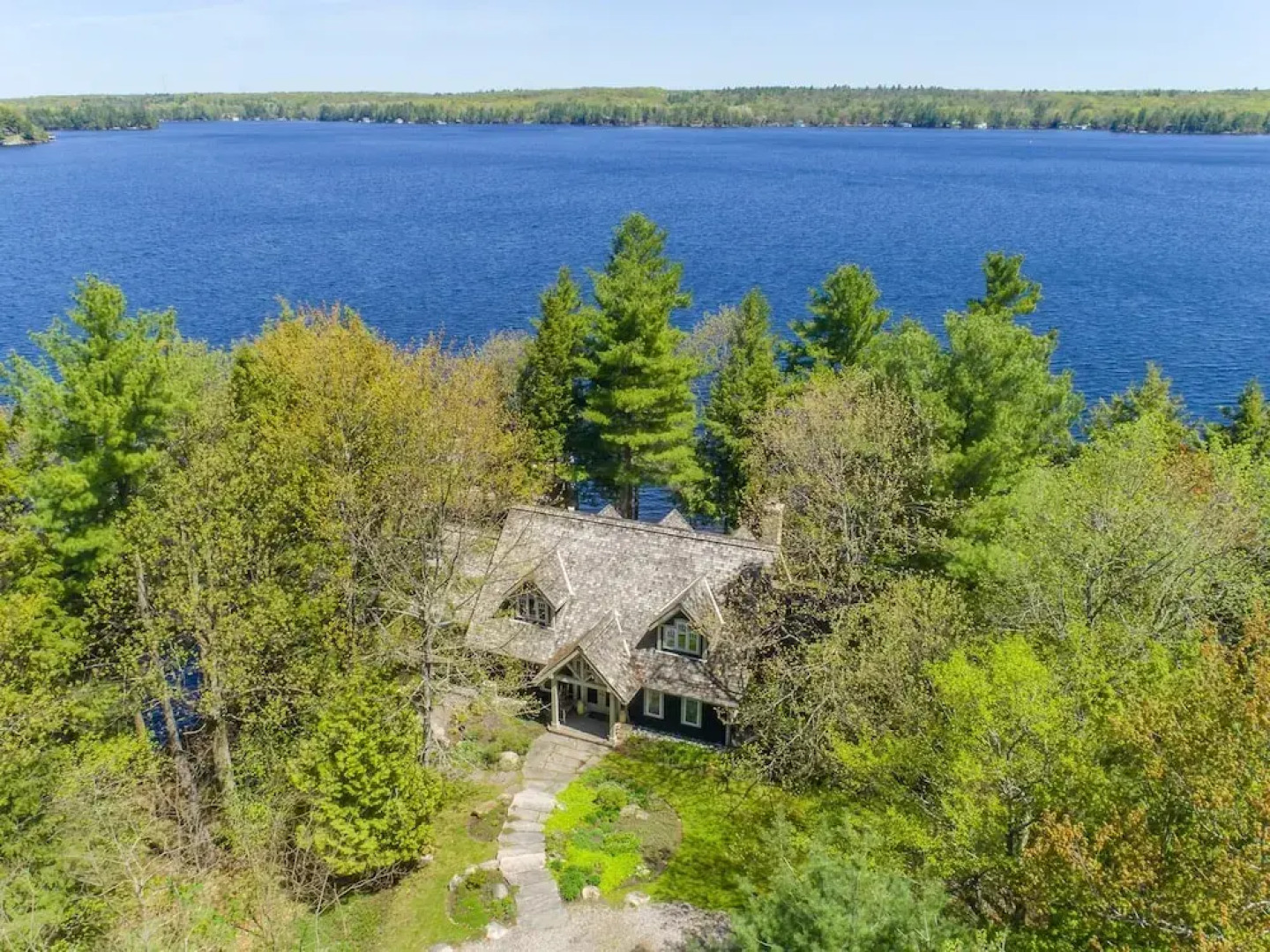 Fabulous Lake Muskoka Cottage & Boathouse~the perfect retreat!