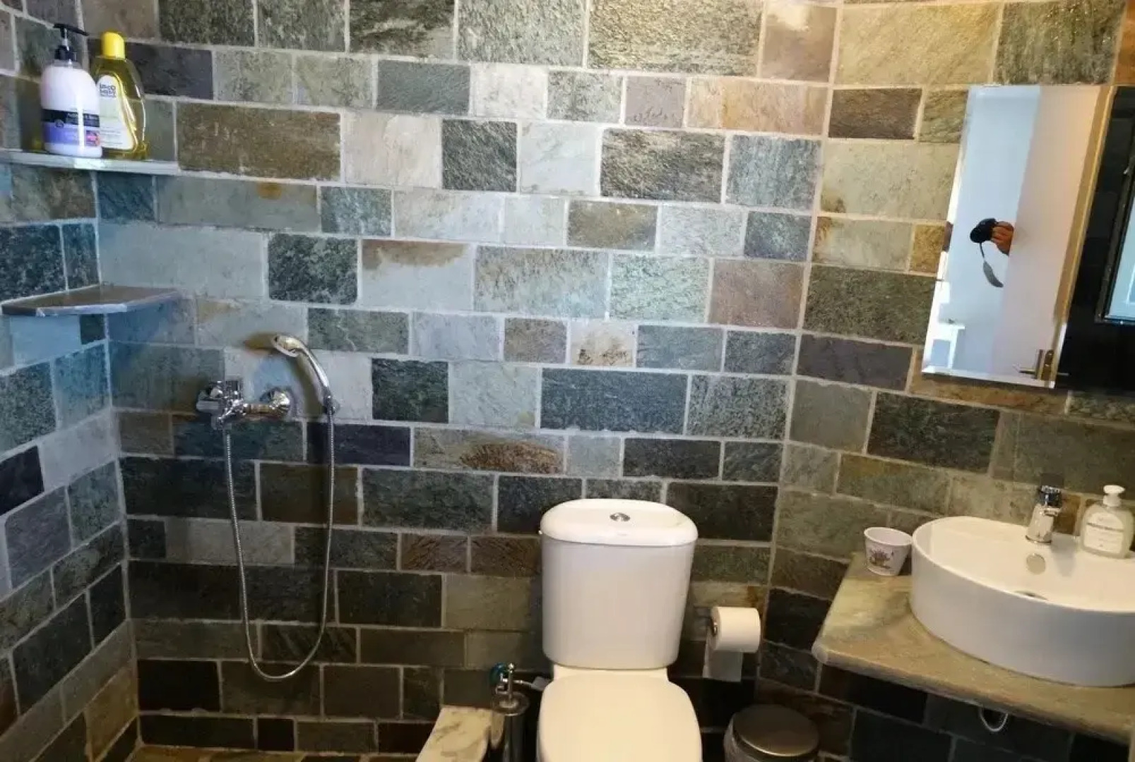 To mpalkoni tis Karistou