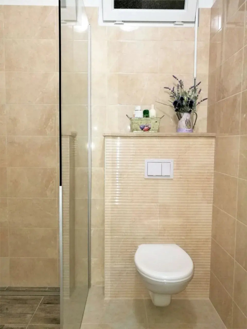 Apartment Tih - 20 m from sea: A2 Maslina Sevid, Riviera Trogir