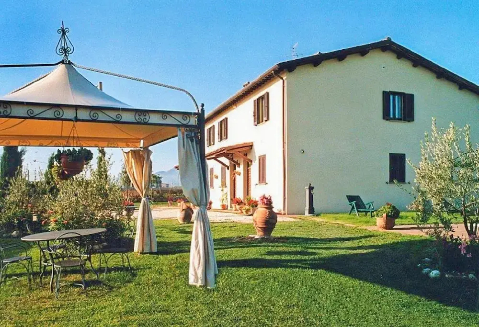 The Ivy Apartment in a Farmhouse