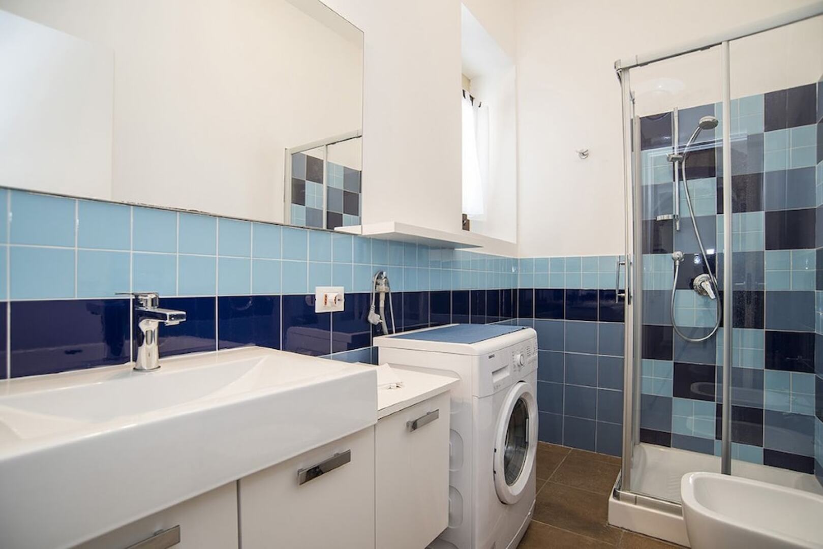 Holiday Nero D'Avola & Caponegro