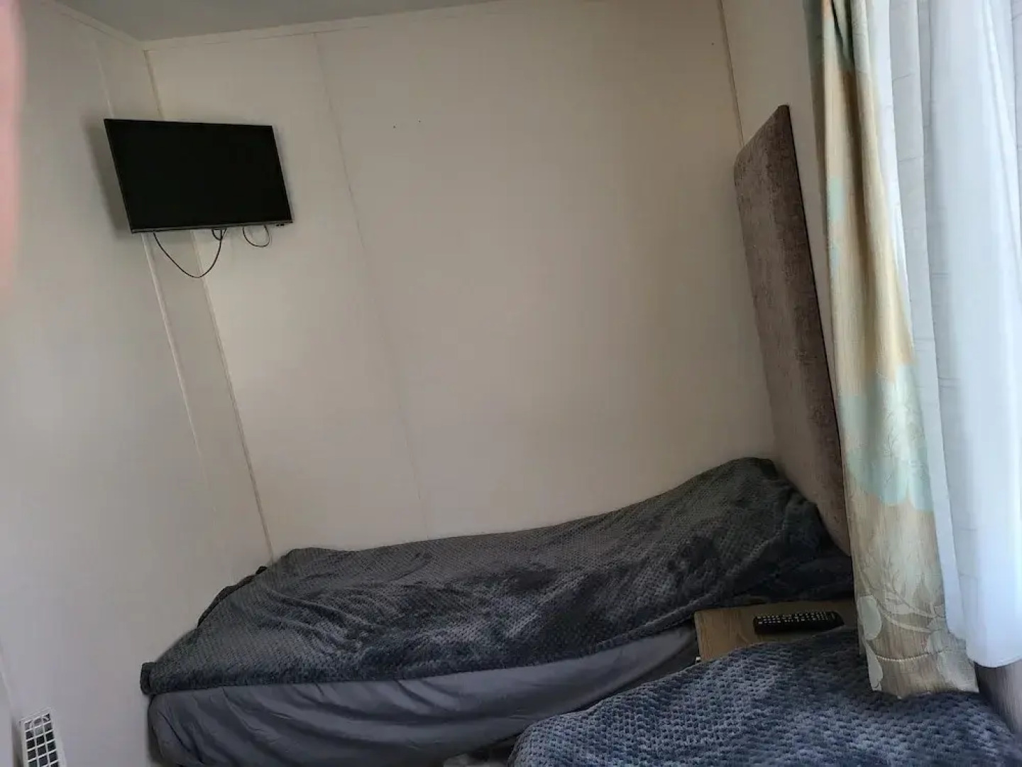 2br-sleeps6-fireplace-parking-patio-seaside