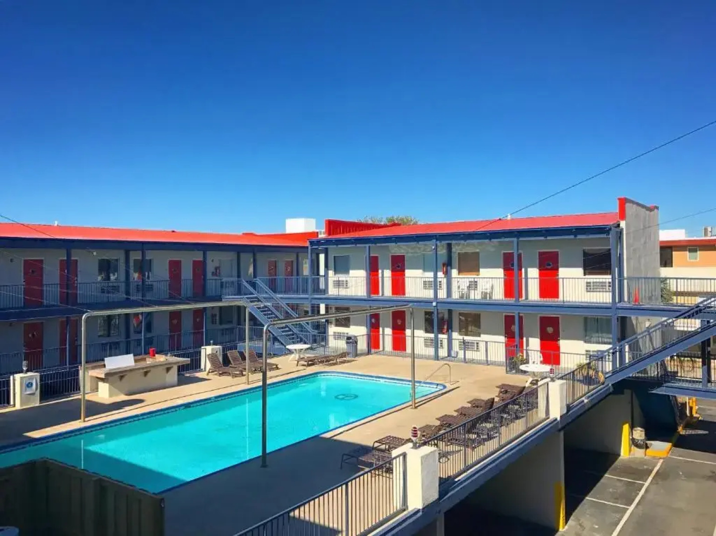 Sea And Breeze Hotel And Condo