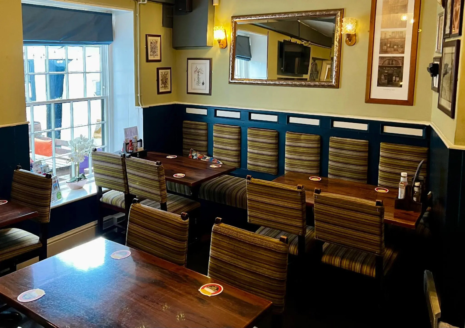 The Crown And Cushion