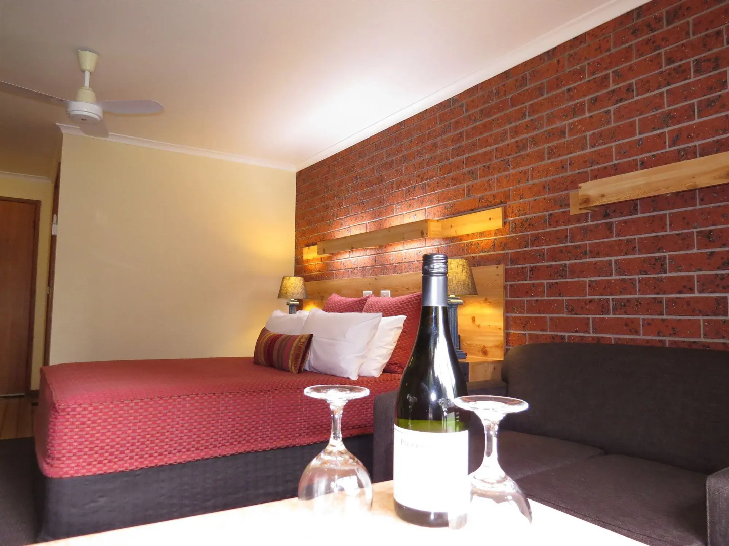 AAt 28 Goldsmith Motel