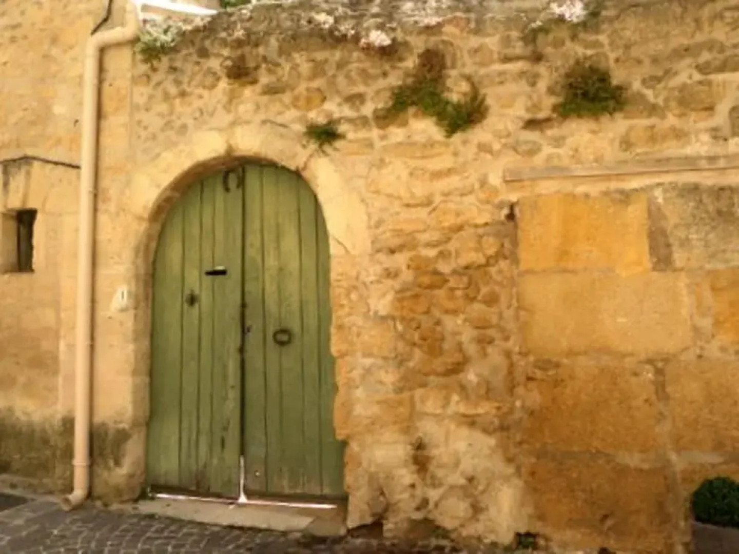 House With 3 Bedrooms in Pelissanne, With Wonderful City View, Furnish