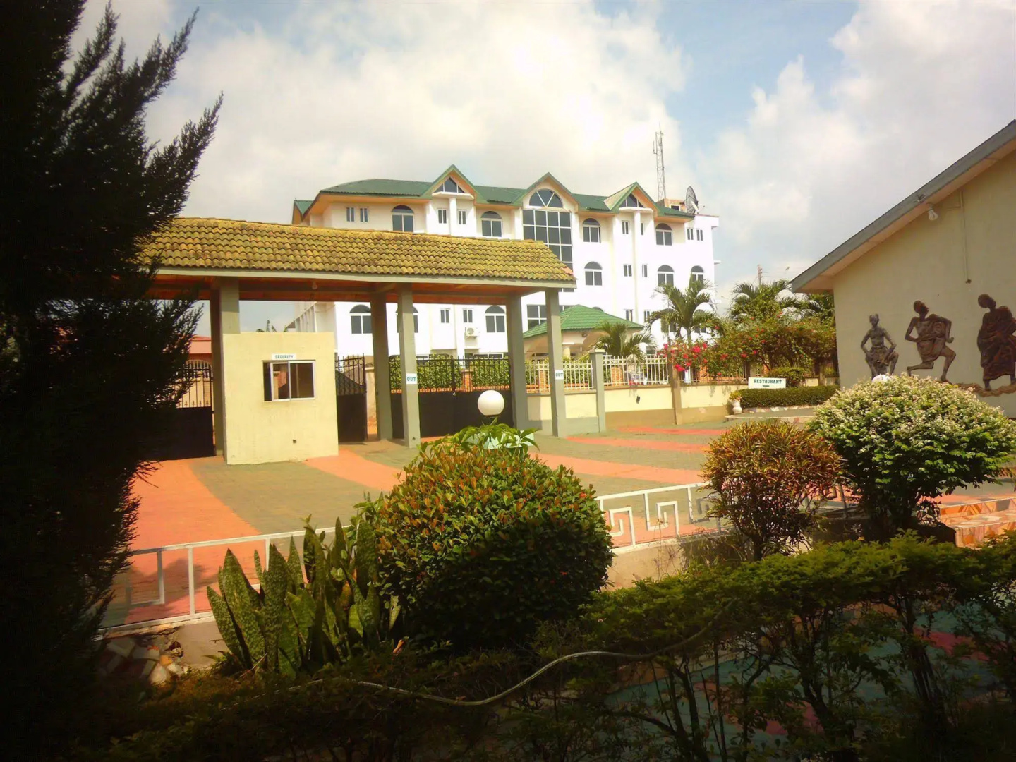 Wadoma Royale Hotel