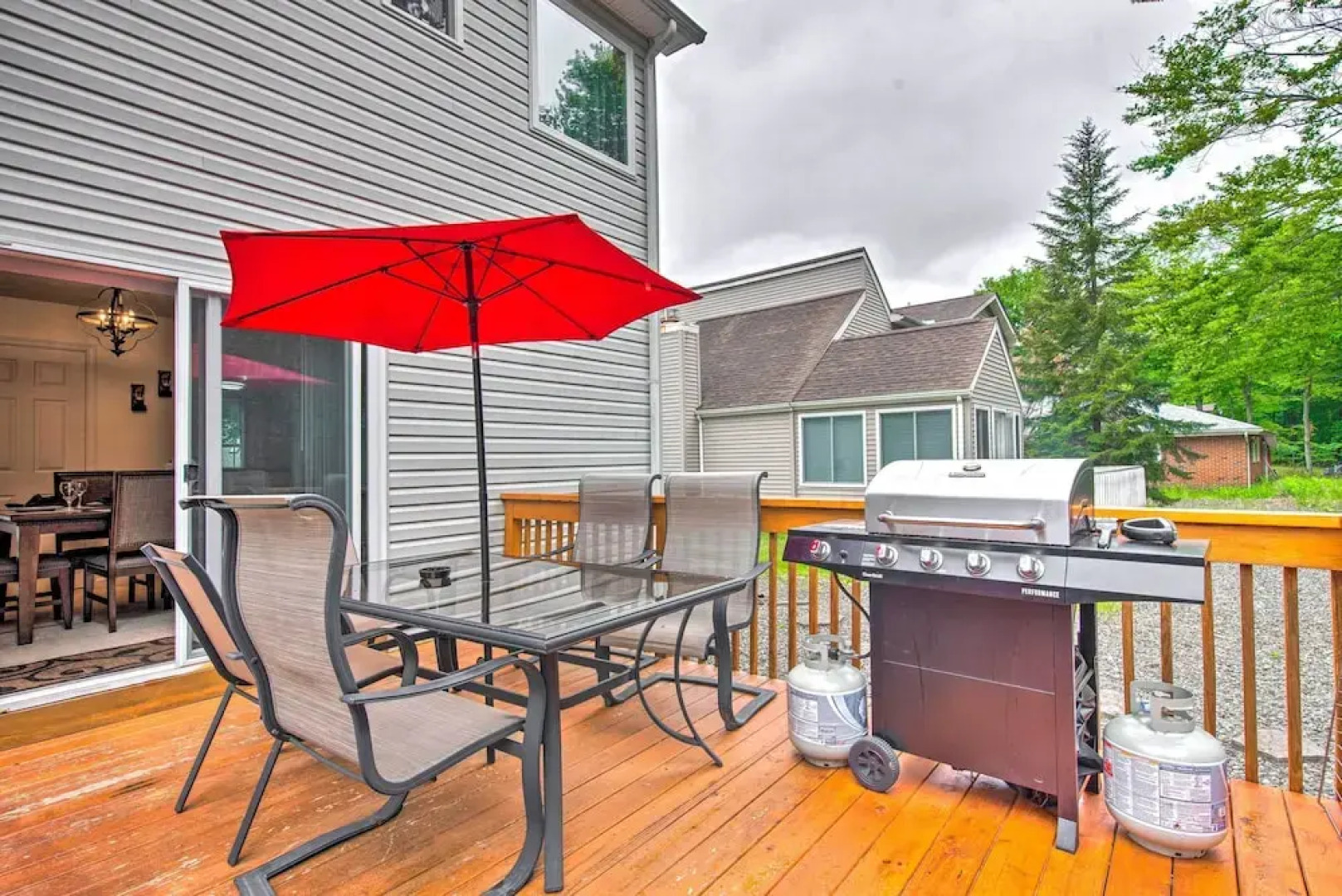 Jacuzzi & Resort Amenities: Tobyhanna Family Home!