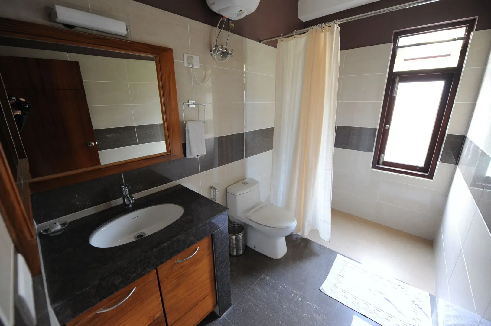 Suhim Portico Hotel & Resort