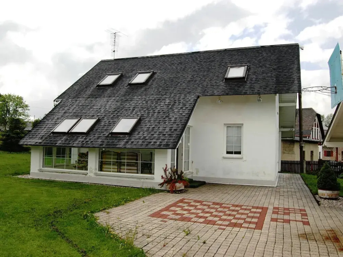 Serene Holiday Home With Private Garden, Whirlpool, Terrace