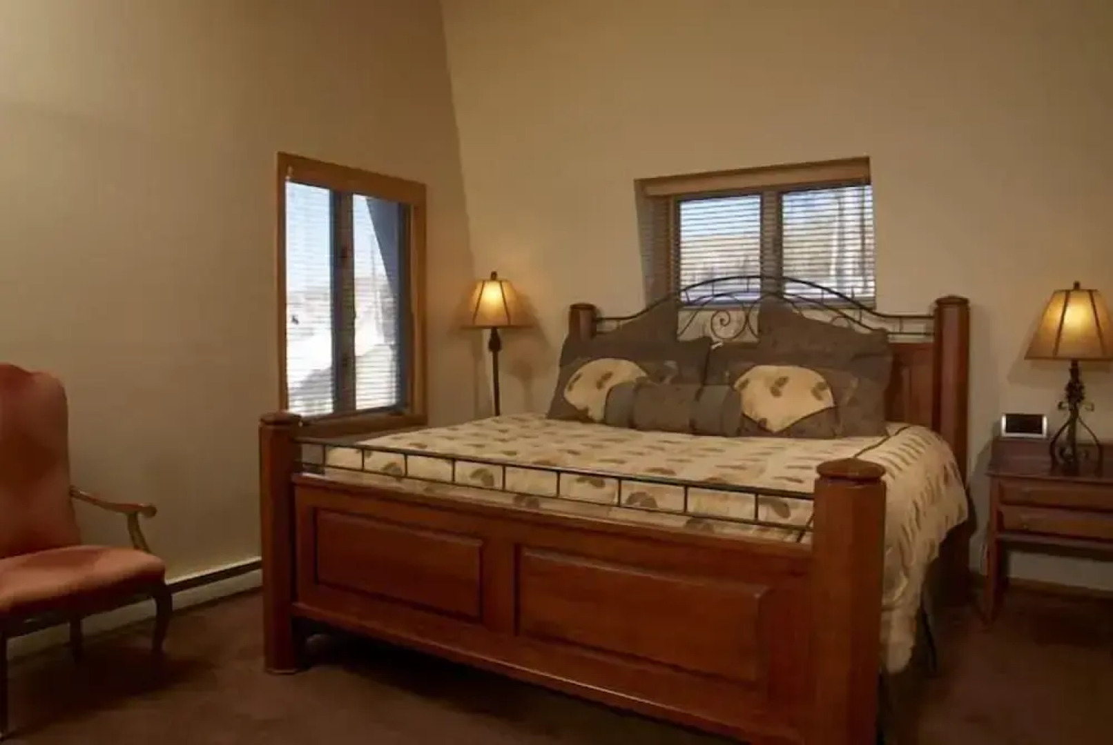 Slopeside Chalet - 6 Bedrooms Home