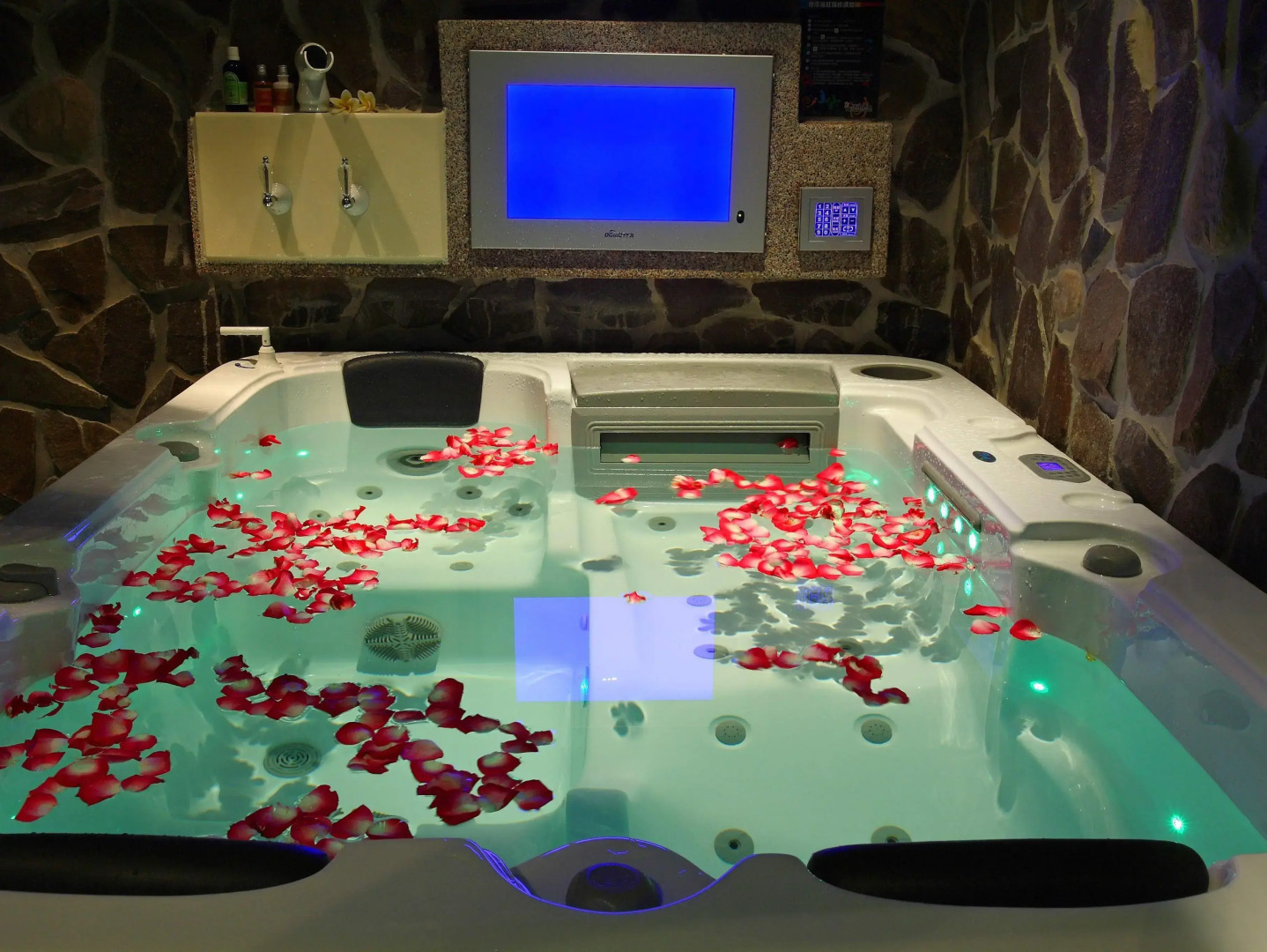 Rainbow Forest Motel