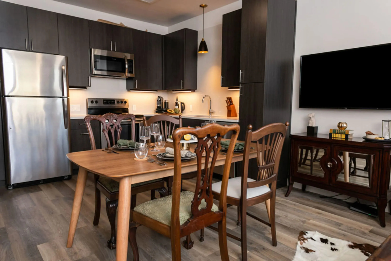 HOLT - Modern, Newly Renovated 2BR in Willits Town Center