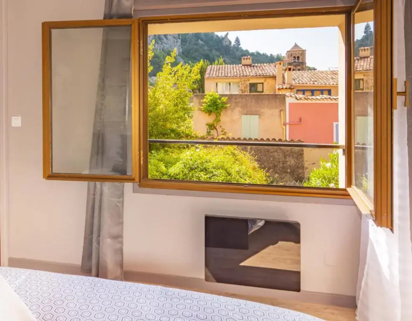 Appartement de charme, spacieux, Moustiers #5