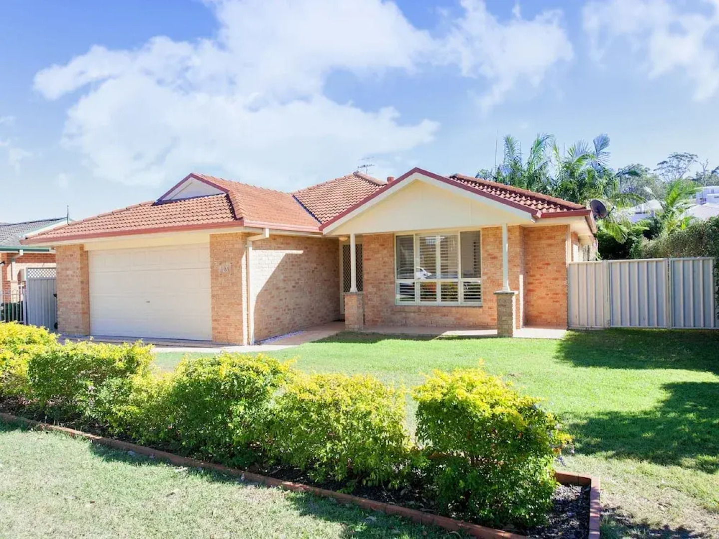 Pawprints, 123 Bagnalls Beach Road