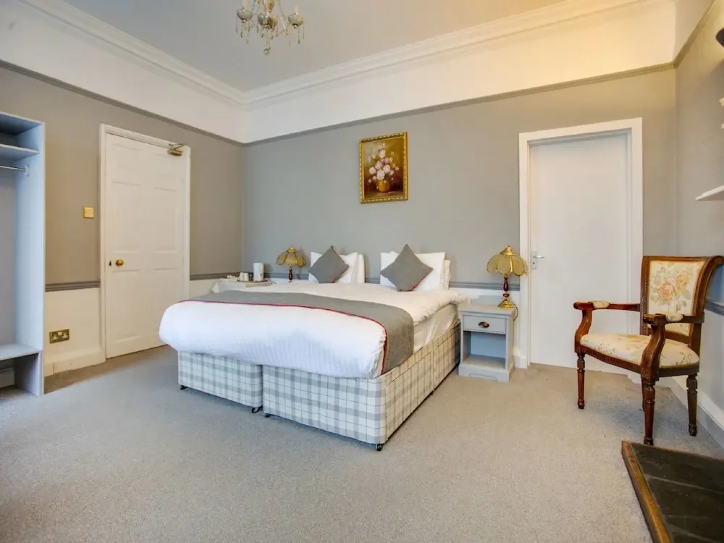 The Murray Arms Hotel