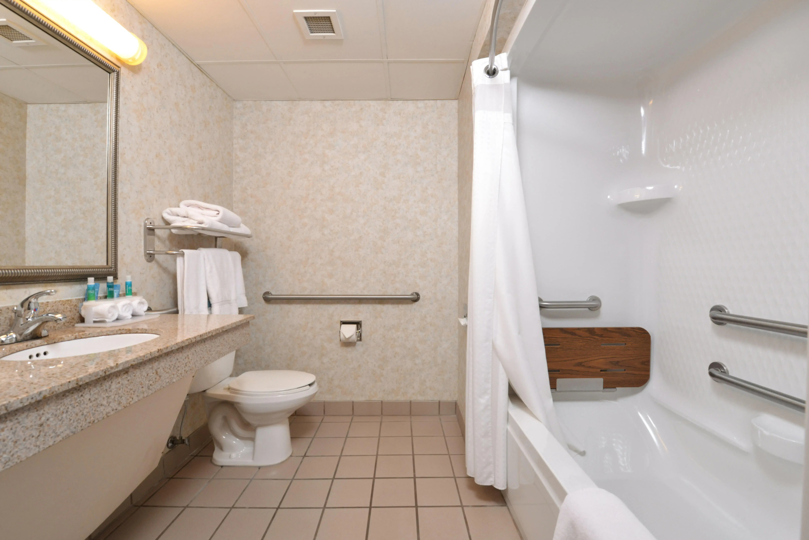 Holiday Inn Express Hotel & Suites Harrison by IHG