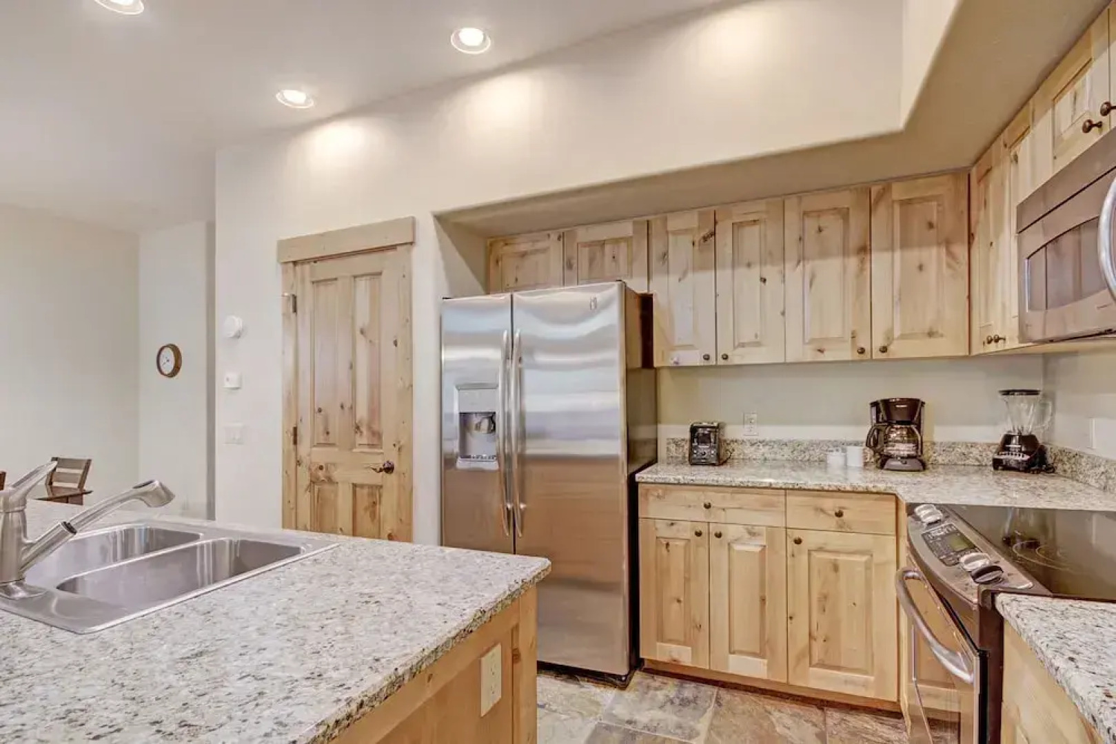 Rocky Mountain Luxury - Large Ski-in Winter Townhome 6ppl 2 Bedroom Townhouse by RedAwning