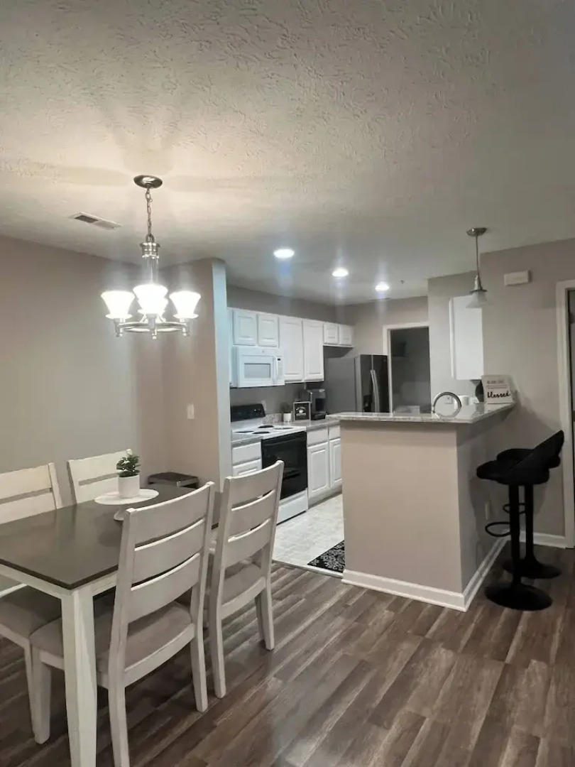 Fantastic Get Away Condo In Strongsville!