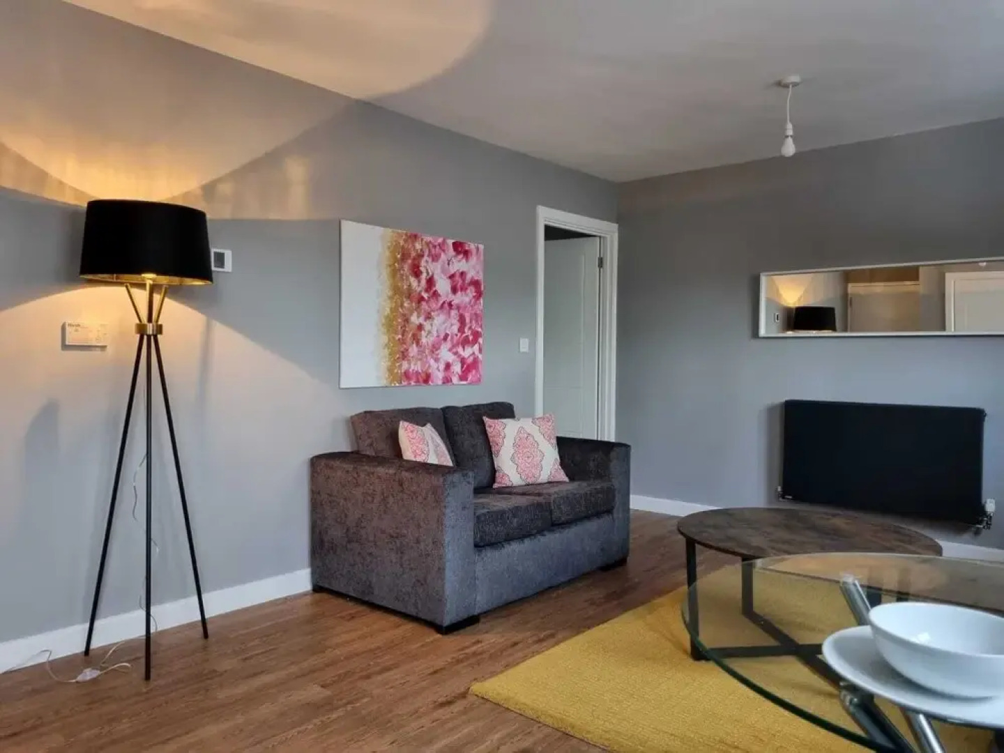 Charming 1-bed Apartment Near Redditch Town Centre