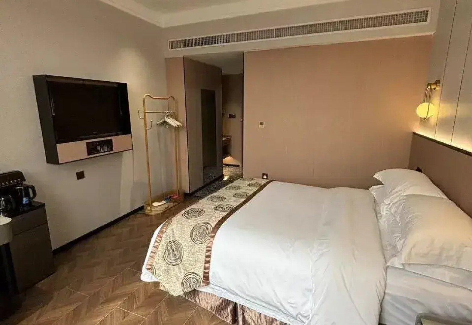 Baiyin Renan Hotel
