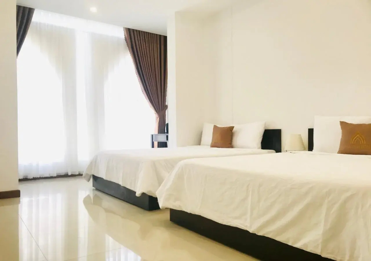 Phuong Dong Hotel & Apartment