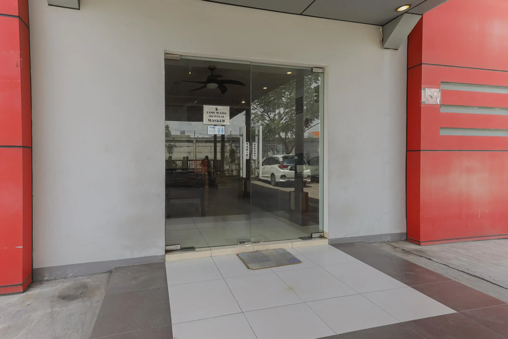 RedDoorz near Juanda Airport T1