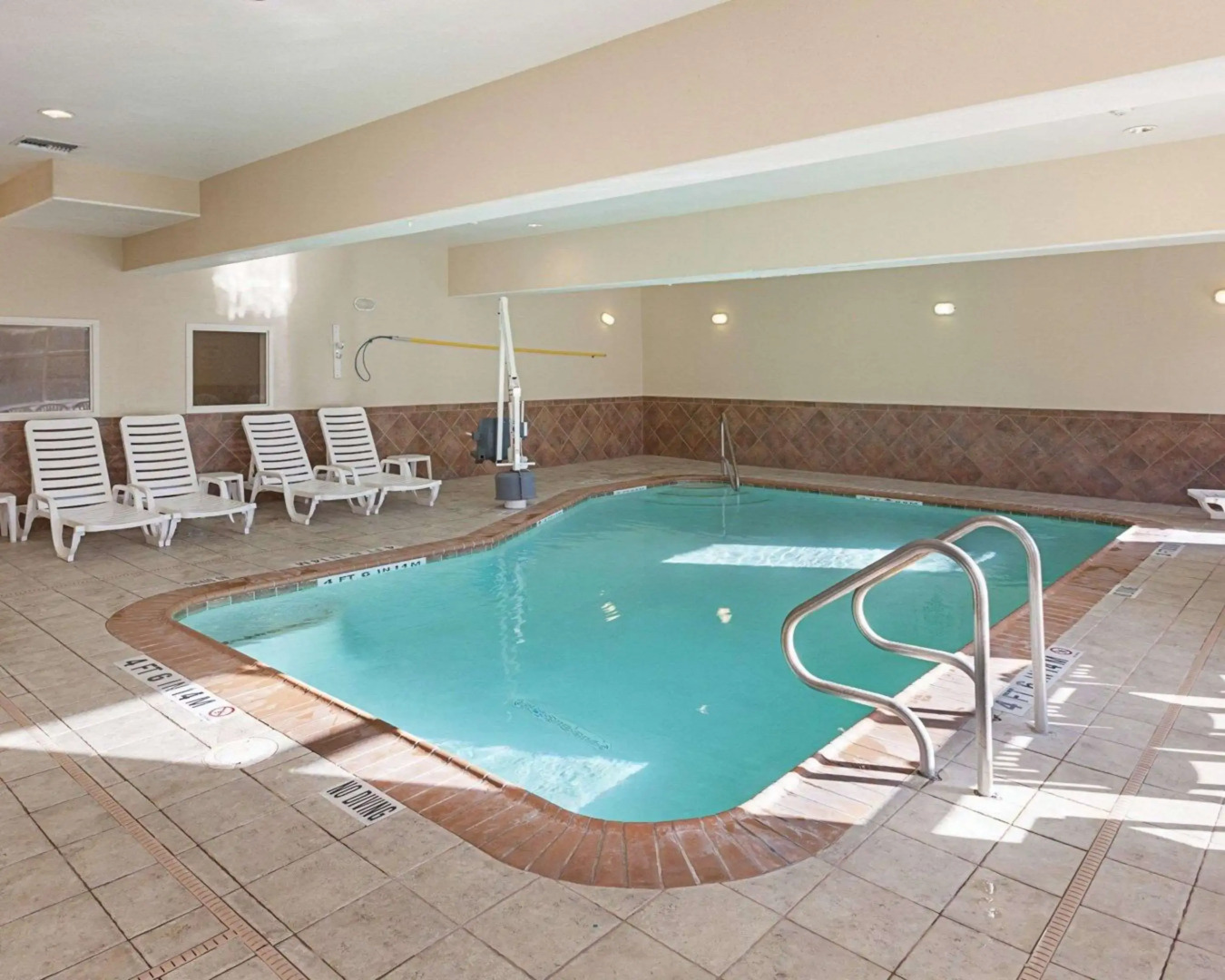 Comfort Suites Medical Center near Six Flags